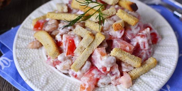 Ekmek kırıntıları ile domates salatası