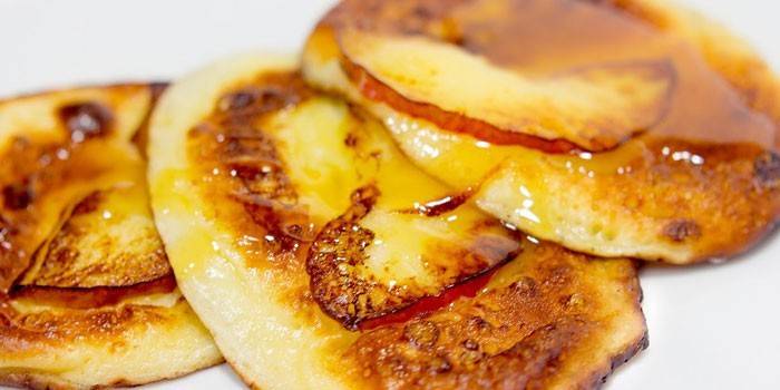 Ballı kızarmış elmalı börek