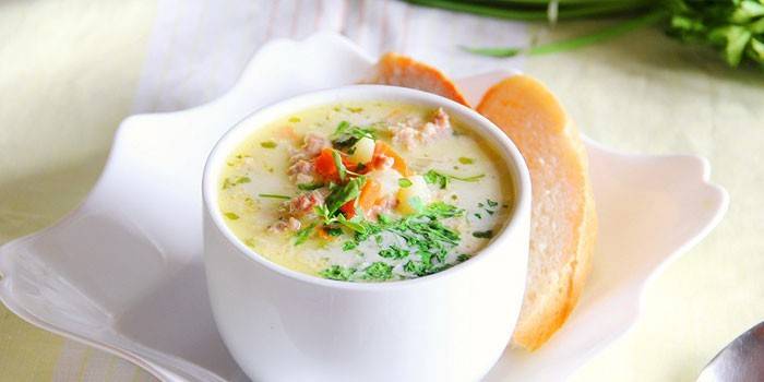 Súp với rau và phô mai