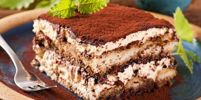 Stück Kuchen auf einem Teller