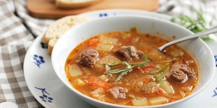 Soupe de pommes de terre à la viande de boeuf