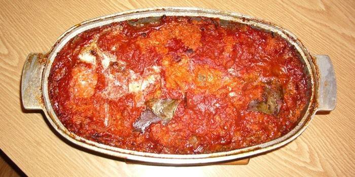 الأسماك على الطريقة اليونانية خبز