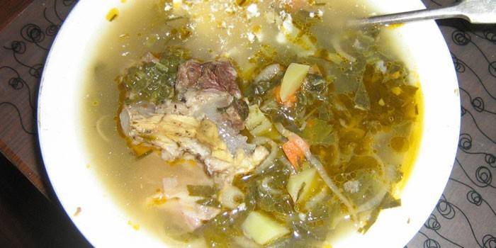 Sopa de couve com alecrim em caldo de carne