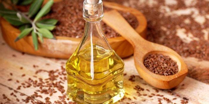 Olio di semi di lino in un barattolo di vetro