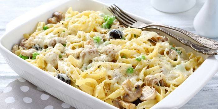  Kıyılmış etli fettuccine güveç, zeytin