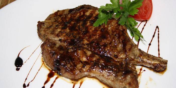 Carne de porco frita no osso