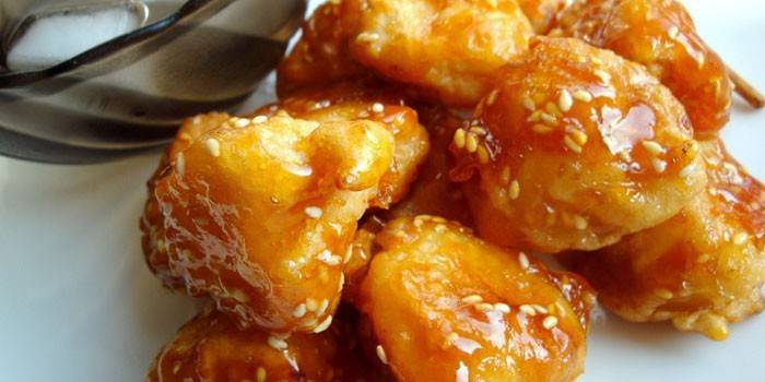 Chinesische karamellisierte Apfel-Sesam-Scheiben