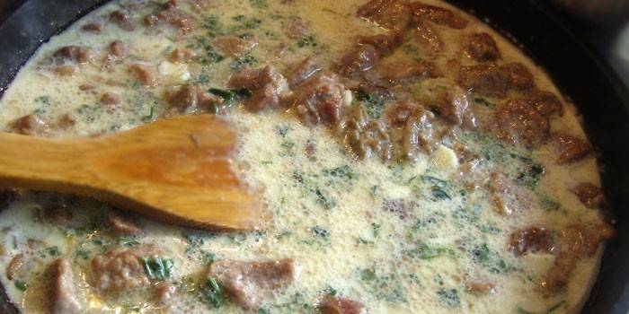 Carne de porco com cogumelos porcini