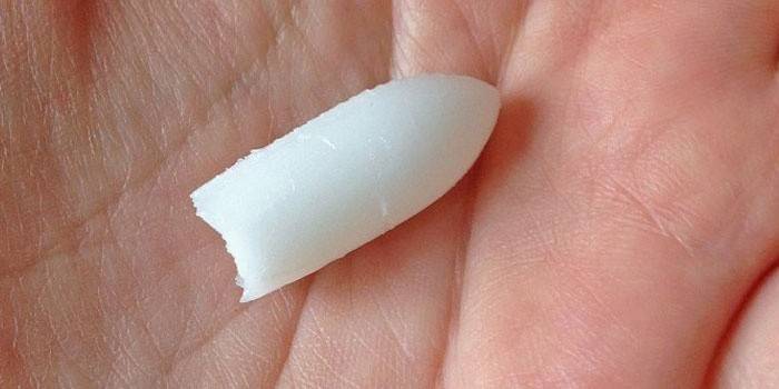 Candela alla glicerina per bambini nel palmo della tua mano