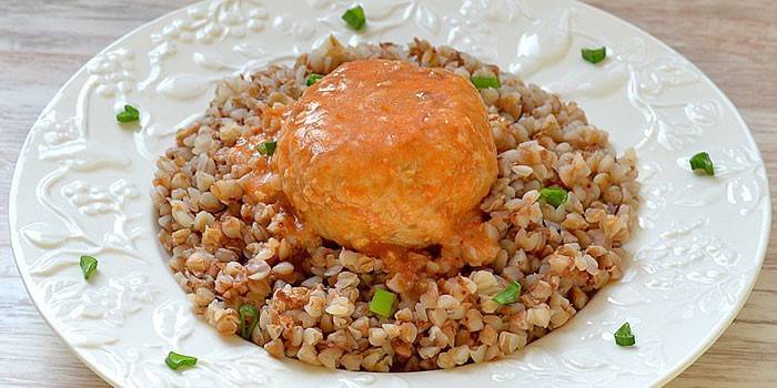 Cháo kiều mạch với thịt viên
