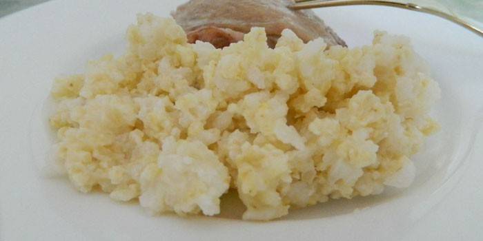 Gachas Amistad de arroz y mijo en el agua