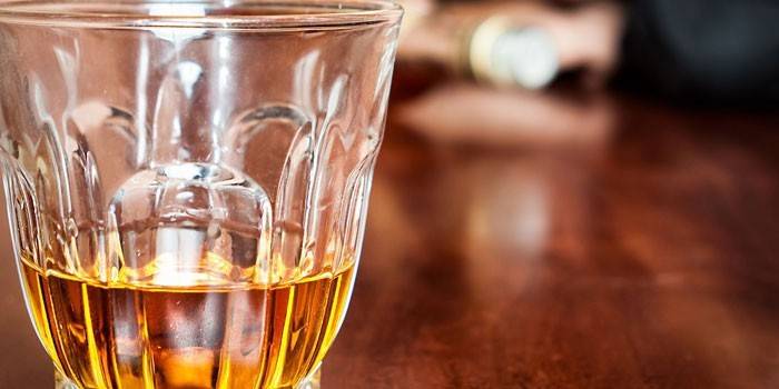Whisky într-un pahar