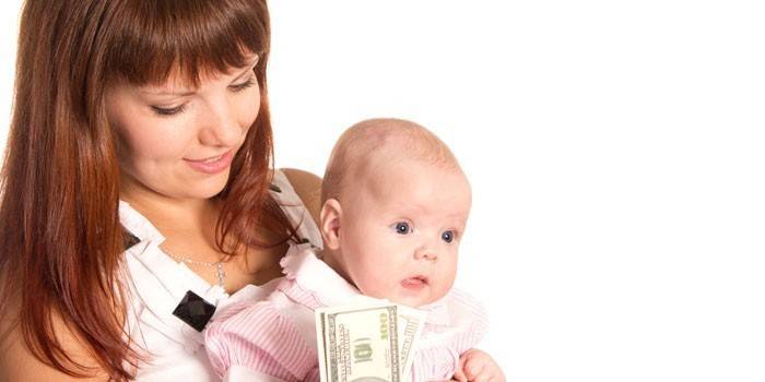Kız çocuk ve para tutar