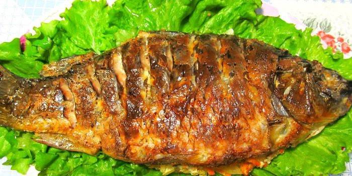 thân thịt trên rau diếp