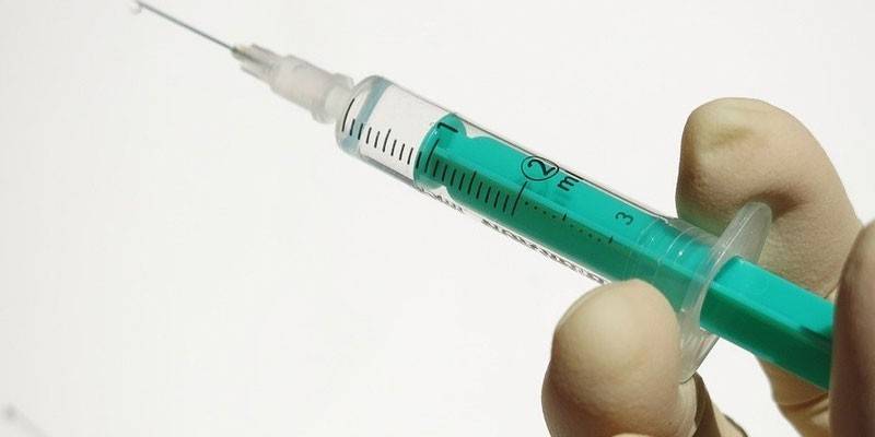 Syringe with vaccine