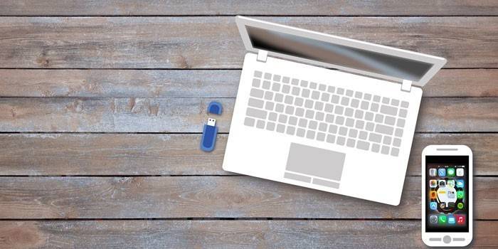 Laptop, pen drive e telefone