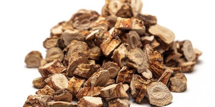 Radice di calamo tritata secca