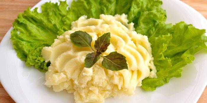 Puré de patates en un plat