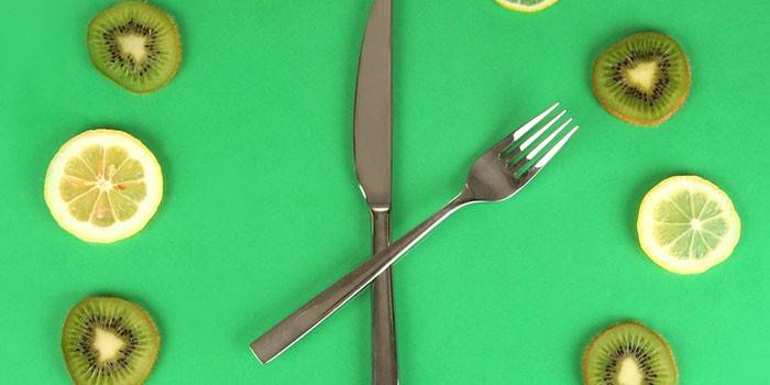 Kiwi, lemon, knives and fork