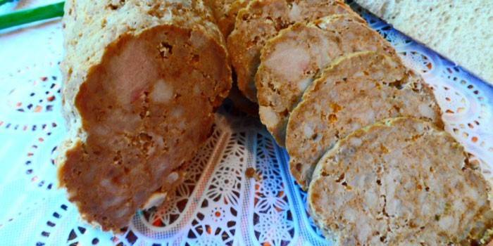 Hausgemachte Wurst in Folie gebacken