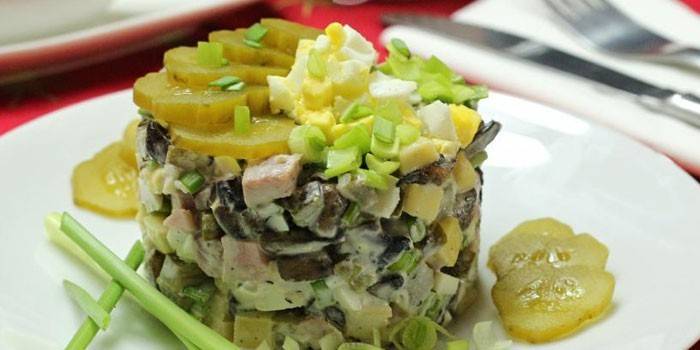 Salad với nấm nướng và giăm bông
