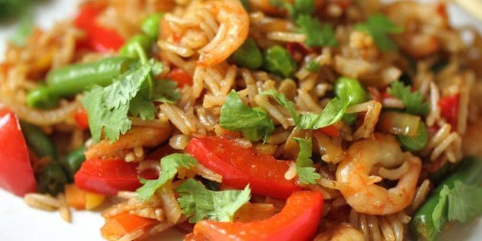 Riz aux fruits de mer et légumes