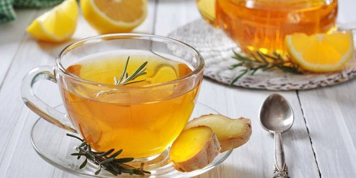 Чај од ђумбира са рузмарином у шољици