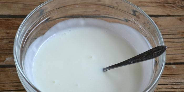 Kefir em uma tigela de vidro