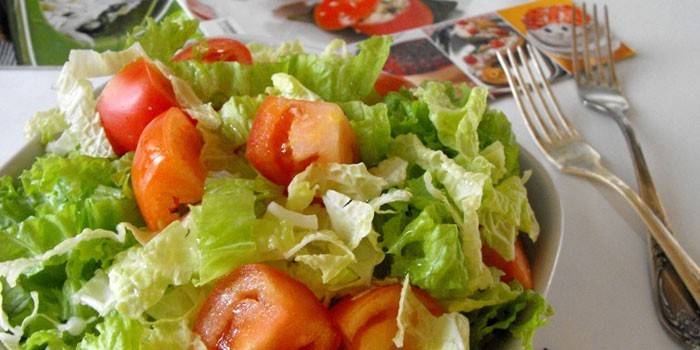 Ανακατέψτε τις ντομάτες και προσθέστε χρώμα