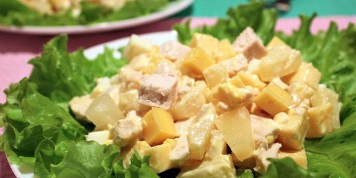 Kylling, ananas og osteforretning
