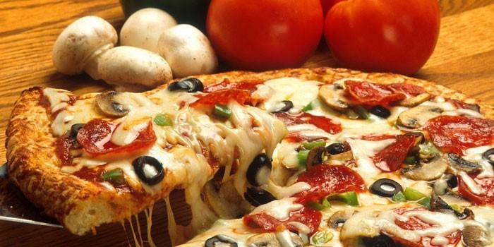 Fertige hausgemachte Pizza