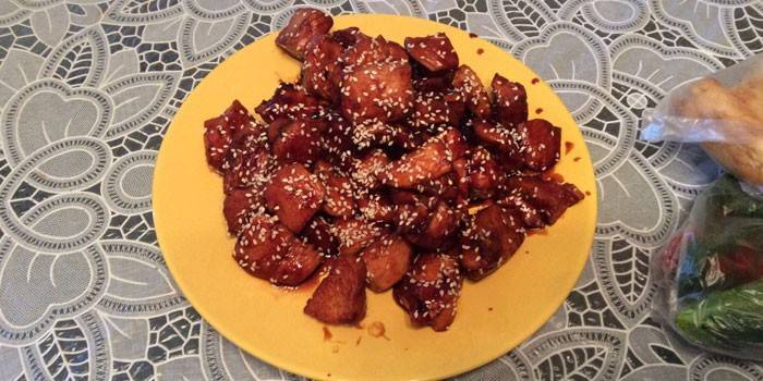 Skivet Teriyaki kyllingkjøtt med sesamfrø