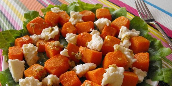 Adige peynirli fırında kabak salatası