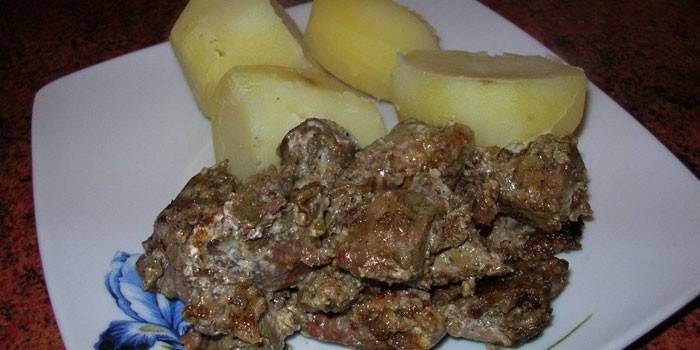 Kalakutienos grietinės grietinė su bulvėmis