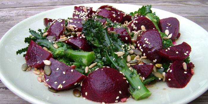 Insalata di barbabietole con aglio