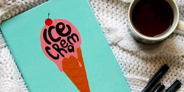 Sketchbook og en kop kaffe