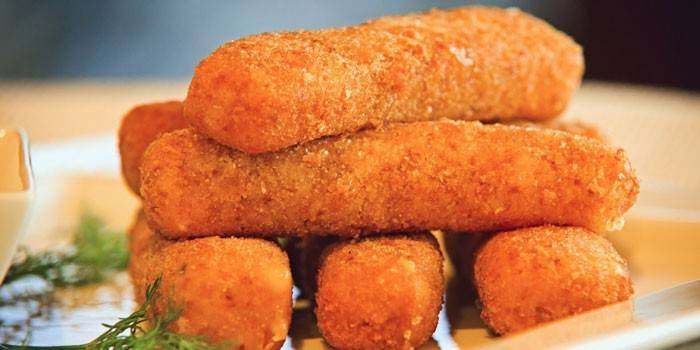Bâtonnets de fromage panés frits