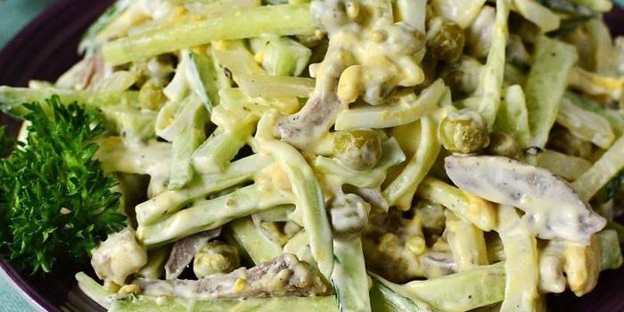 Salade de langue de porc avec mayonnaise