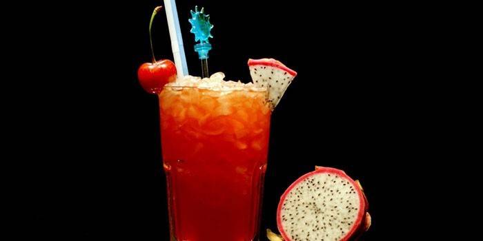 Zombie-Cocktail in einem Glas