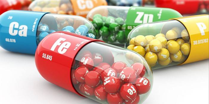 Kapsulas ar vitamīniem un minerālvielām