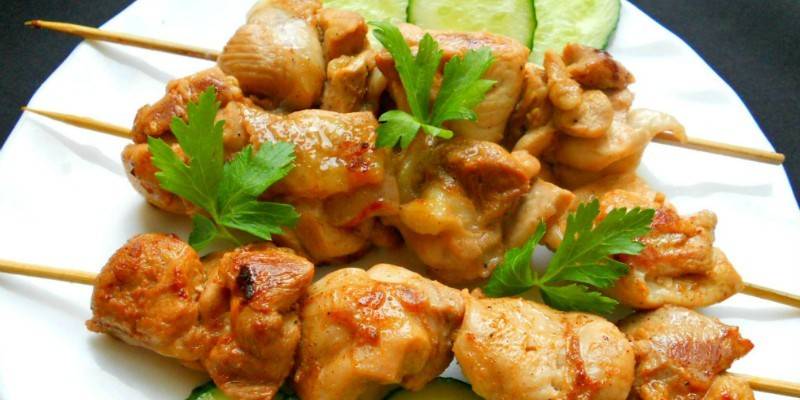 ชิ้นไก่บนเสียบไม้