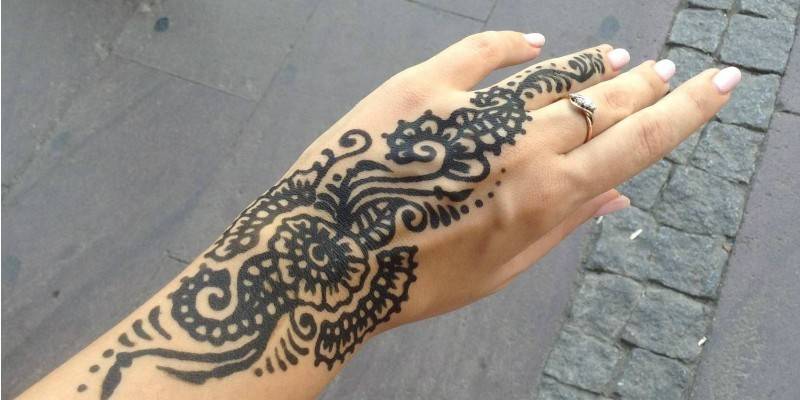 Tatuaje temporal de lápiz