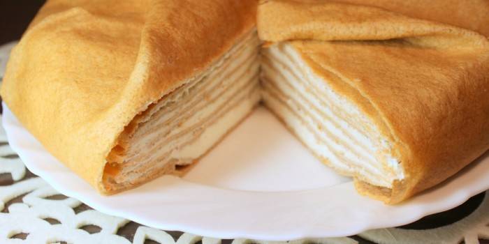 Torta Pancake Con Crema Di Formaggio E Panna Acida