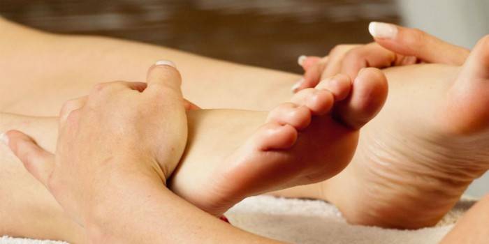 Massagem nos pés