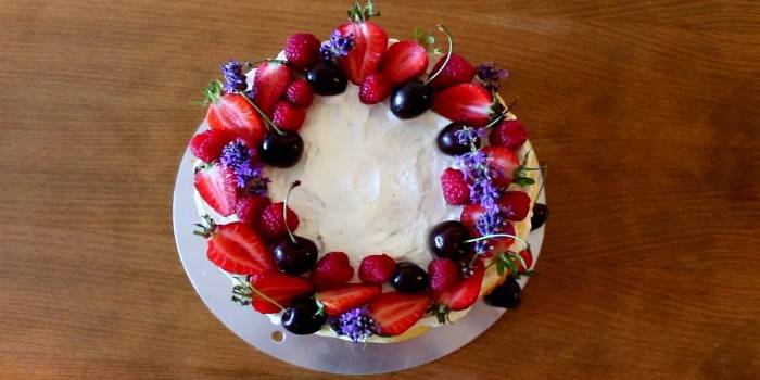 Pastel Decorado Con Frutas Leche Niña