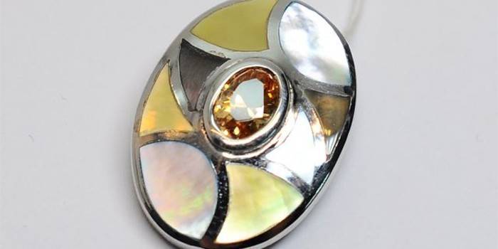 Colgante de plata con circonio