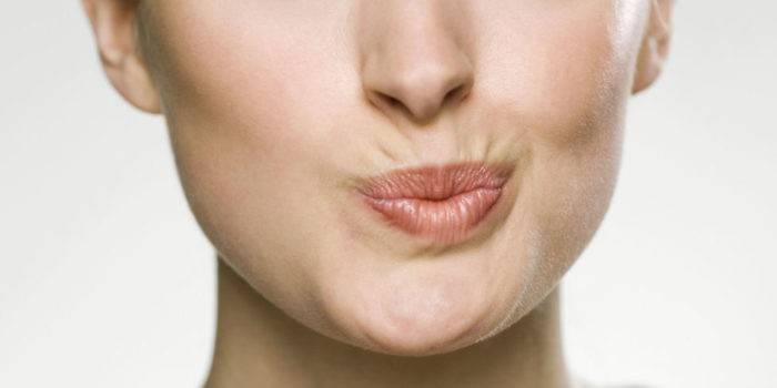 Cô gái có một dấu hiệu lo lắng