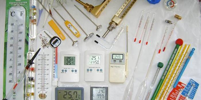 Διάφορα όργανα για τη μέτρηση της θερμοκρασίας του νερού