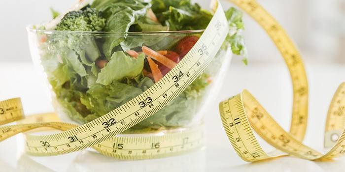 Salad rau và bông cải xanh
