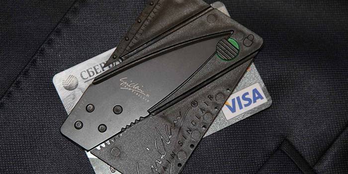 Faca de cartão de crédito e cartão bancário